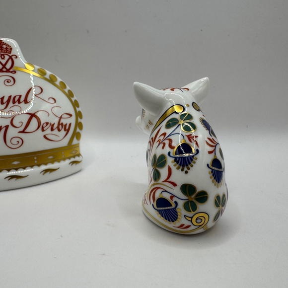 Royal Crown Derby Sitting Piglet Bone China Paperweight Figurine. Various. - Picture 5 of 14